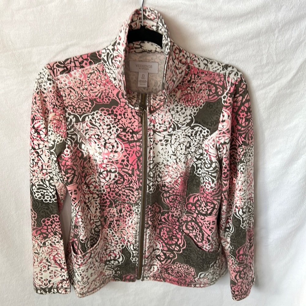 CHICO’S size “0” women’s Lightweight jacket, zipper front, two front pockets.